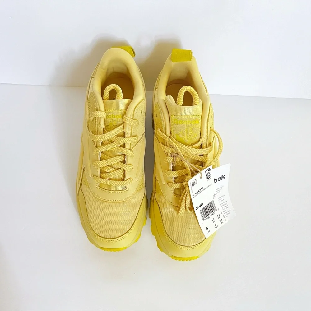 CL CARDI V2 Reebok Juniors size 6 Bright Yellow Sneakers